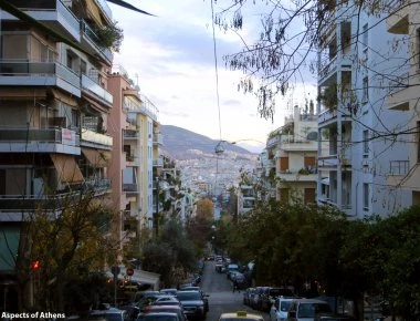 Εκδοτικός οίκος και διπλωματικό όχημα δέχθηκαν επίθεση από αγνώστους στο Κολωνάκι